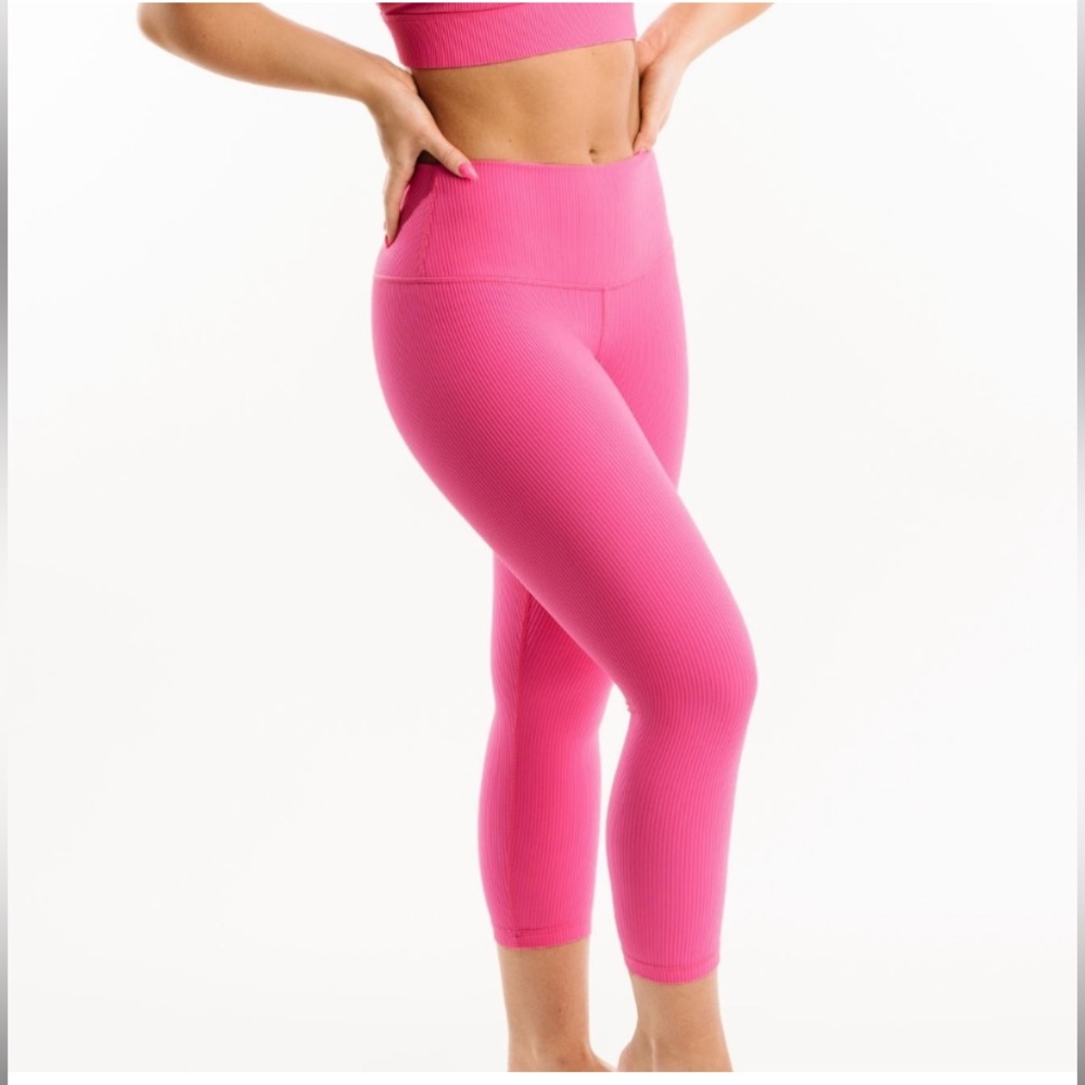 Zyia Active Pink Reve Hi-Rise Capri 20" Size 4-6 Ribbed Barbie pink material